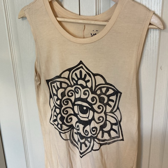 EUC Word of Mouth cream coloured screen print tank. Size medium - Picture 2 of 5